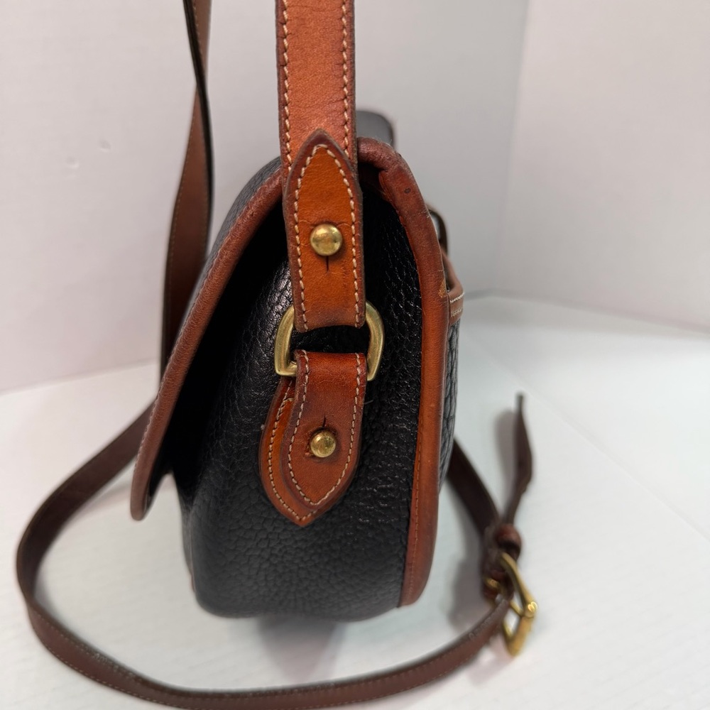 Vintage Dooney & Bourke AWL Black & Tan Leather Crossbody Cavalry / Saddle Bag - Picture 5 of 16